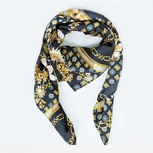 Lucci scarf